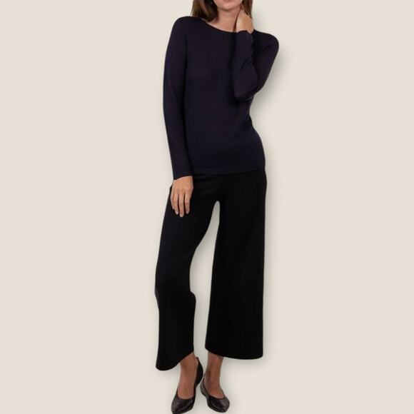 TSE Classic Superfine Cashmere Crewneck in Navy Small - Picture 3 of 9